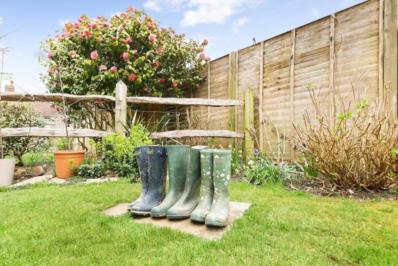 'Bramley Fall Cottage' ' On Site Ev Point - Attached Cottage,3 Separate Bedrooms -1 On Ground Level, Sleeps 6, 2 Bathrooms, Sandy Wittering Beach 8Min Drive, Rural Location, Child Friendly, Small Breed Dog Friendly, Private Parking Chichester Eksteriør bilde