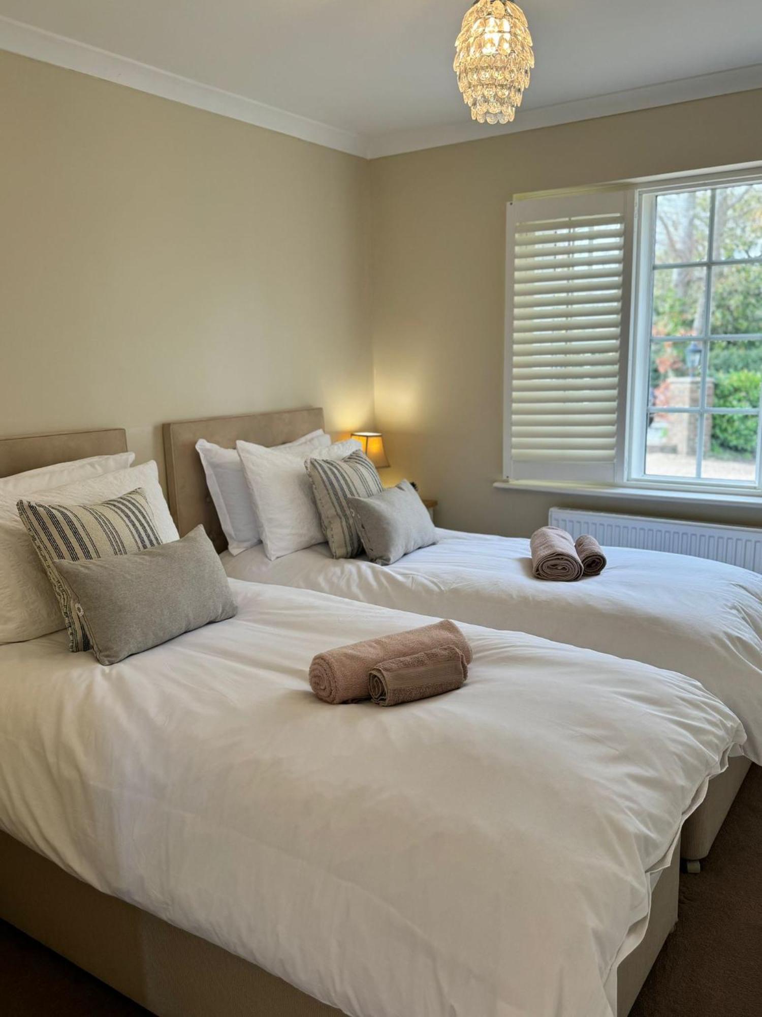 'Bramley Fall Cottage' ' On Site Ev Point - Attached Cottage,3 Separate Bedrooms -1 On Ground Level, Sleeps 6, 2 Bathrooms, Sandy Wittering Beach 8Min Drive, Rural Location, Child Friendly, Small Breed Dog Friendly, Private Parking Chichester Eksteriør bilde