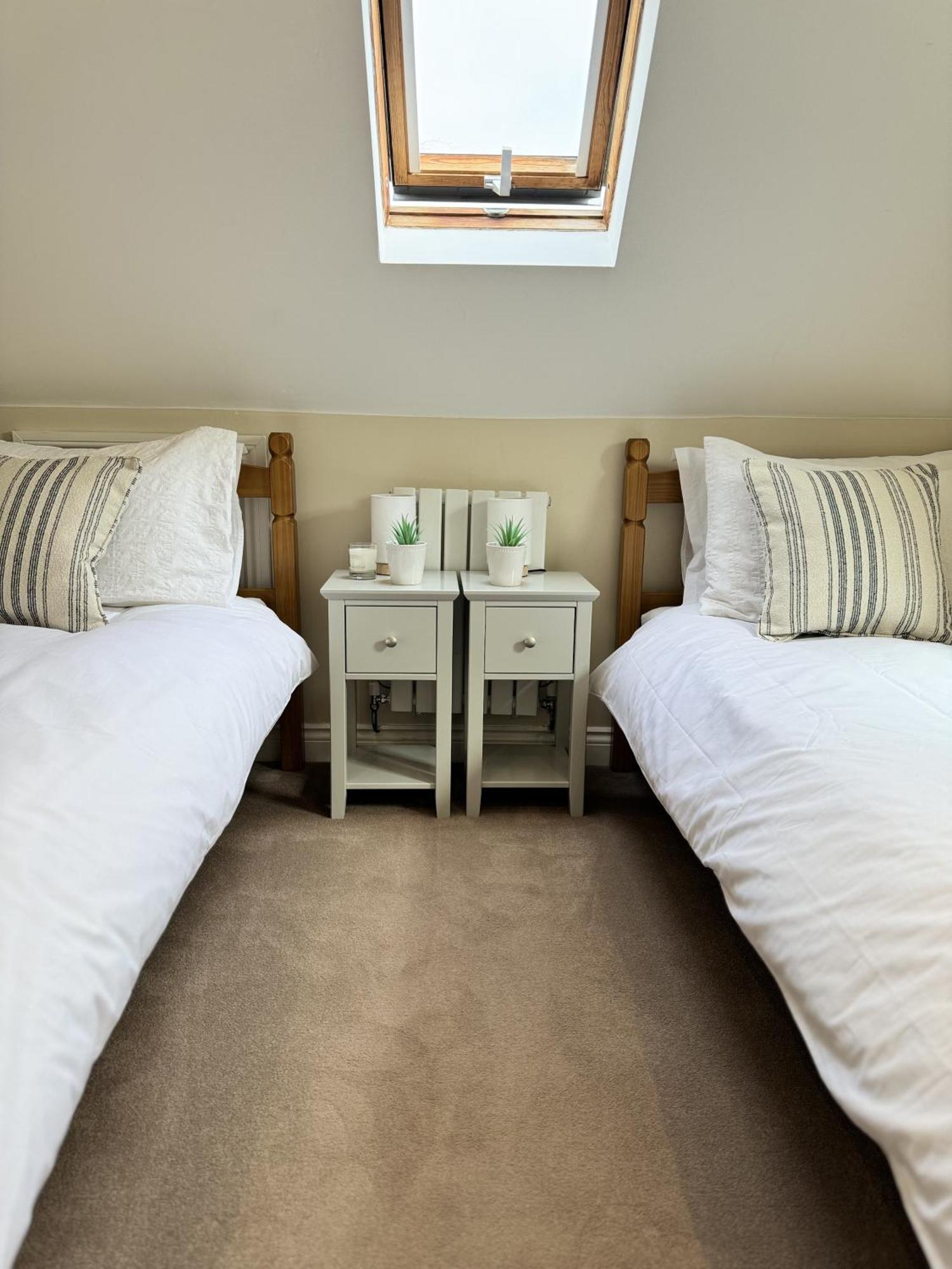 'Bramley Fall Cottage' ' On Site Ev Point - Attached Cottage,3 Separate Bedrooms -1 On Ground Level, Sleeps 6, 2 Bathrooms, Sandy Wittering Beach 8Min Drive, Rural Location, Child Friendly, Small Breed Dog Friendly, Private Parking Chichester Eksteriør bilde