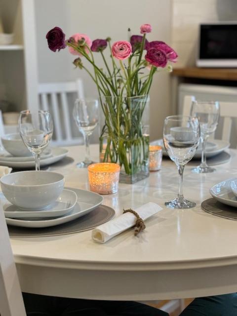 'Bramley Fall Cottage' ' On Site Ev Point - Attached Cottage,3 Separate Bedrooms -1 On Ground Level, Sleeps 6, 2 Bathrooms, Sandy Wittering Beach 8Min Drive, Rural Location, Child Friendly, Small Breed Dog Friendly, Private Parking Chichester Eksteriør bilde